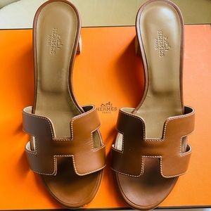 Hermes oasis sandals 35.5 with receipt- gold